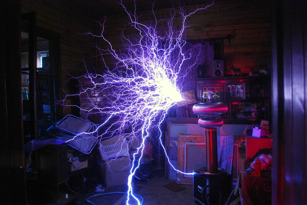 Афиша Ижевска — Катушка Тесла, и что такое электричество