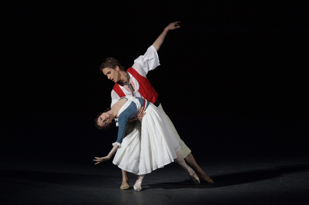Афиша Ижевска — TheatreHD: трансляция балета «Пламя Парижа»
