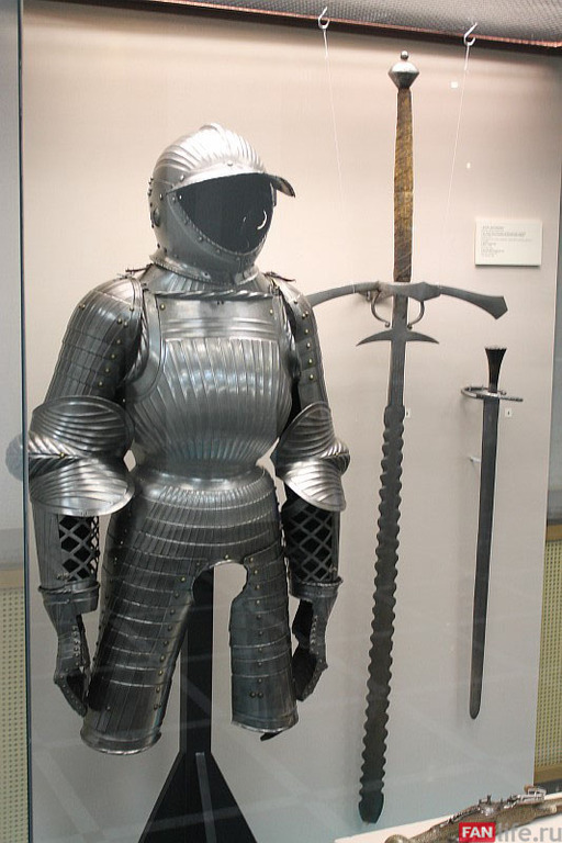 Уникальное оружие XV века и рыцарские доспехи привезли в Ижевск